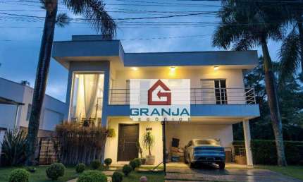 Oportunidade! Casa à Venda no Golf Village – 304 m², 3 Suítes, Quintal – R$ 2.290.000
