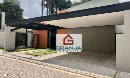 Incrível Imóvel com 3 suítes, piscina, área gourmet! à venda por R$ 2.000.000 - Chácara dos Lagos - Carapicuíba/SP