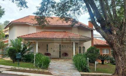 Casa Térrea de Esquina em Frente à Praça — Condomínio São Paulo II, Granja Viana