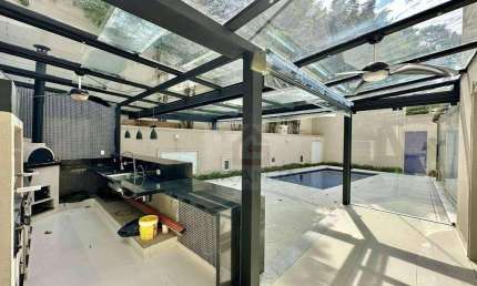 Casa Neoclássica Sofisticada – Totalmente Reformada! com 4 suítes, living integrado, lazer! à venda, 468 m² por R$ 3.500.000 - São Paulo II - Cotia/SP
