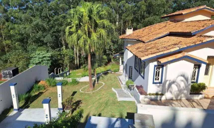 Viva cercado pela natureza, com a tranquilidade que só a granja viana oferece
