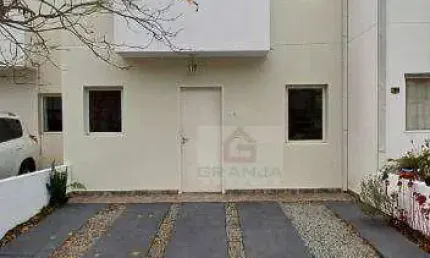 Casa para locação com 3 dormitórios, 1 suíte em condomínio fechado. r$ 4.300,00/mês  o pacote.