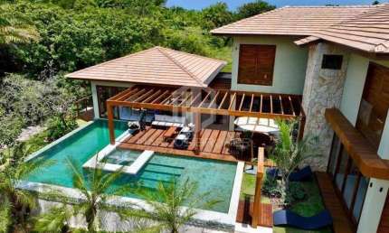 PRAIA BELLA, EM PRAIA DO FORTE, Litoral Norte da Bahia. Casa a venda por R$5.750.000,00. Localização privilegiada em lote ao lado e nos fundos.