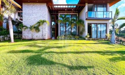 PRAIA DO FORTE - LITORAL NORTE DA BAHIA. Casa de luxo a venda no condomínio Praia Bella a 80 metros da praia com vista para o mar. R$ 6.990.000,00.