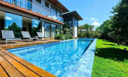 Exclusividade em Praia do Forte! Casa 100% Mobiliada no Condomínio Praia Bella | Piscina, Espaço Gourmet e Lazer Completo!