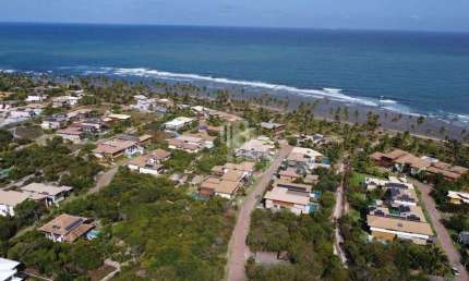 PRAIA DO FORTE - Condomínio Piscinas Naturais (Acácias). Terreno à venda a poucos metros da praia para a construção de imóvel de luxo.
