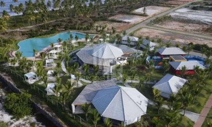 Lote a venda no Condomínio Praia do Castelo em Praia do Forte Ba. Parte alta com vista mar.