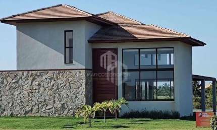 Exclusividade e sofisticação em Praia do Forte! Casa de alto padrão no Condomínio Villas, dentro do Complexo Iberostar.