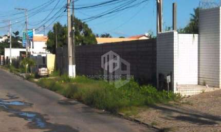 Terreno para fins comerciais em Lauro de Freitas com 2640m² próximo ao restaurante Frango Legal e à Estrada do Coco.