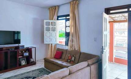 CASA A VENDA EM STELLA MARIS. São dois pavimentos com duas casas e acesso independente. R$ 900.000,00; 168m2 de área construída em um terreno de 210m2