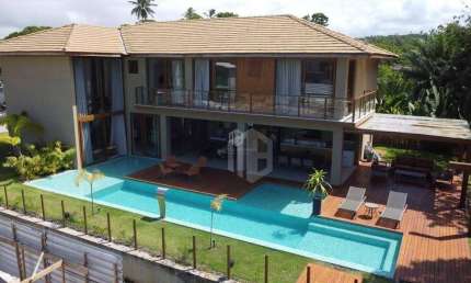 CASA A VENDA EM PRAIA DO FORTE, LITORAL NORTE DA BAHIA - Condomínio Praia Bella, acesso direto à praia, 7 suítes de alto padrão perto de tudo.