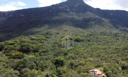 Oportunidade! Área de 50.000m² no Vale do Capão – Localização Privilegiada ao Lado do Lothlórien e Acesso Facilitado!