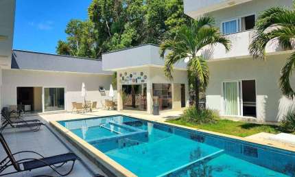 Oportunidade! Casa em Itacimirim – 8 Suítes | Condomínio de Alto Padrão | Piscina com Hidro e Espaço Verde!