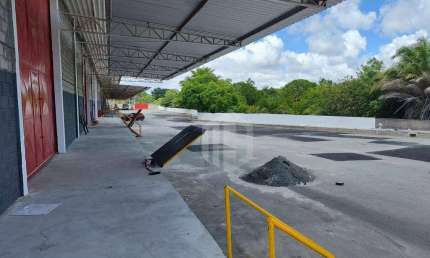 Galpão com 12.000m² para Locação na Estrada do Coco – Camaçari | 12 Docas | Pátio 10.000m² | Segurança e Infraestrutura Completa!