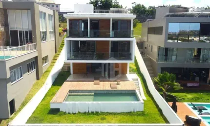Casa de Luxo à Venda no Alphaville Salvador 2 – 4 Suítes | Vista Mar | Piscina e Automação Completa!