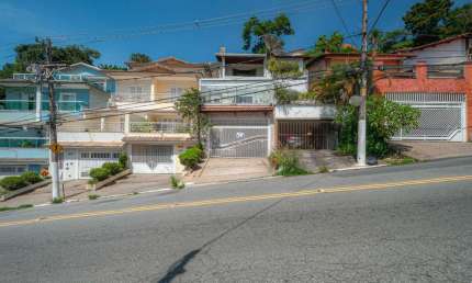 Sobrado para venda com 4 quartos, sendo 2 suítes, 236m²