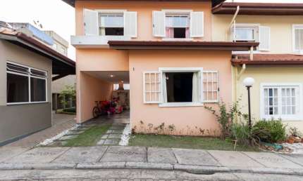 Casa em condomínio para venda com 3 quartos, sendo 1 suíte, 131m²