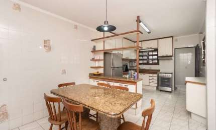 Sobrado para venda com 3 quartos, sendo 1 suíte, 210m²