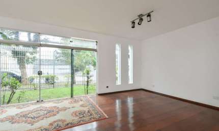 Sobrado para venda com 4 quartos, sendo 2 suítes, 331m²