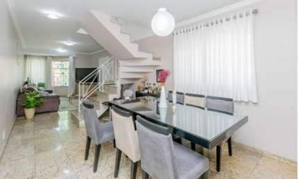 Casa tipo para venda com 6 quartos, sendo 3 suítes, 226m²