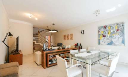 Casa tipo para venda com 4 quartos, sendo 2 suítes, 214m²