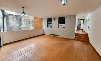 Casa tipo para venda em chácara inglesa com 3 quartos, sendo 1 suíte, 300m²