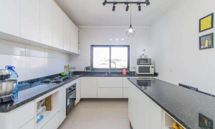 Casa tipo para venda com 3 quartos, sendo 3 suítes, 161m²