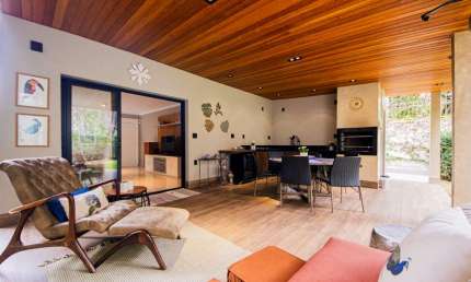 Casa tipo para venda com 4 quartos, sendo 1 suíte, 289m²