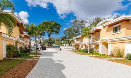 Casa no condomínio Condomínio Ville Le Mans para venda com 4 quartos, sendo 4 suítes, 602m²