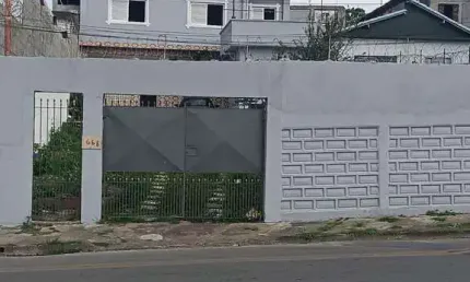 Casa à Venda em Vila Bartira, Itaquaquecetuba - R$ 450.000