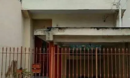 Sobrado em São Caetano do Sul de 140m² de construção num terreno de 4,40X19,90m no Bairro Cerâmica com 2 dorm. e 2 banheiros e 1 vaga.