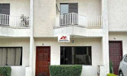 Sobrado em condomínio de 99m² com 2 suítes, sala 2 ambientes, lavabo, cozinha, área de serviço e 2 vagas por 2.550,00/mês - Vila Bela/SP