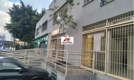 Excelente sala comercial de 38m² com 1 banheiro em avenida movimentada, com correio no piso térreo por 2.400,00 - Vila Carrão/SP
