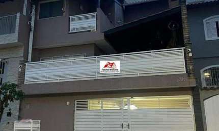 Lindo sobrado de 80m², com 2 dormitório, 1 suíte com closet, sala 2 ambientes, área gourmet, 2 vagas por 660.000,00 - V. Ré/SP