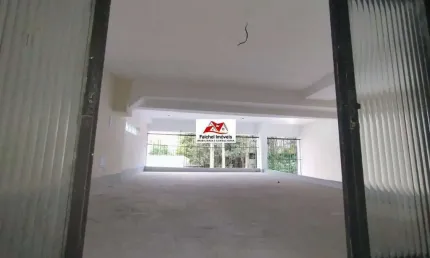 Prédio comercial de 248m² de 3 andares, 3 copas, 4 banheiros, 9 salas que podem ser divididas e vaga de garagem no coração da mooca por 9.900,00/mês