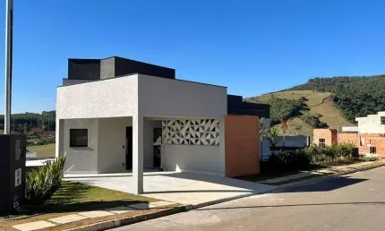 Imperdível oportunidade: Casa em condomínio à venda em Bragança Paulista-SP, Condomínio Portal da Serra! 3 quartos, 1 suíte, 2 salas, 2 vagas de garagem, 154,97 m².