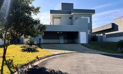 Luxuosa Casa para Locação no Condomínio Campos do Conde, Bragança Paulista-SP: 3 Quartos, 3 Suítes, 2 Salas, 6 Vagas de Garagem, 120m².