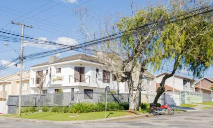 SOBRADO DIFERENCIADO, BEM CONSTRUÍDO, MAIS PRÓXIMO DO VILA HAUER