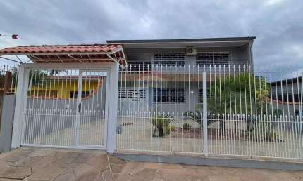 'Encantador Sobrado de 3 dormitórios  em Alvorada, RS'