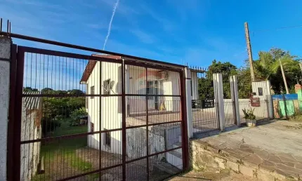 'Casa possui 106 metros de área construída em um terreno de 730 metros para você desfrutar de um belo lugar