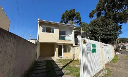 Casa com 3 quartos para alugar na Rua Fábio Fanuchi, 296, Santa Cândida, Curitiba, 135 m2 por R$ 2.750