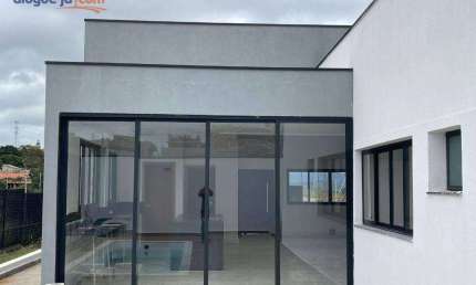 Casa à venda no Condomínio Santa Mônica - Caçapava/SP com 205 m²