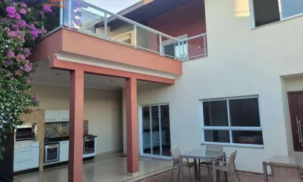 Casa com 3 quartos à venda, 239 m² - Vila Resende - Caçapava/SP