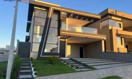 Sobrado de alto padrão para venda no condomínio Santa Mônica com 239 m²