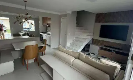 Sobrado à Venda em Condomínio fechado com 3 quartos e 68 metros.