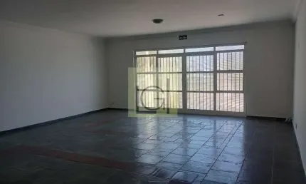 Casa para locação em Itu-SP, bairro Brasil, 3 quartos, 1 suíte, 1 sala, 4 banheiros, 2 vagas, 150m². Venha conferir!