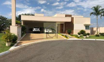 Espetacular casa à venda em Itu-SP, no Jardim Theodora: 4 quartos, 4 suítes, 3 salas, 2 vagas de garagem, 450m² de área.