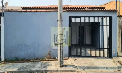 CASA COM EXCELENTE LOCALIZAÇÃO CASA COM PISCINA 03 DORMITORIOS SENDO 01 SUITE COM CLOSET