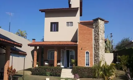 Casa com 4 quartos à venda no Centro, Vinhedo  por R$ 1.680.000
