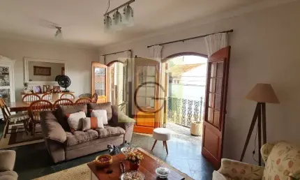 Casa à venda em Itu-SP, bairro Brasil: 3 quartos, 1 suíte, 2 salas, 2 banheiros, 4 vagas de garagem, 200m². Confira!
